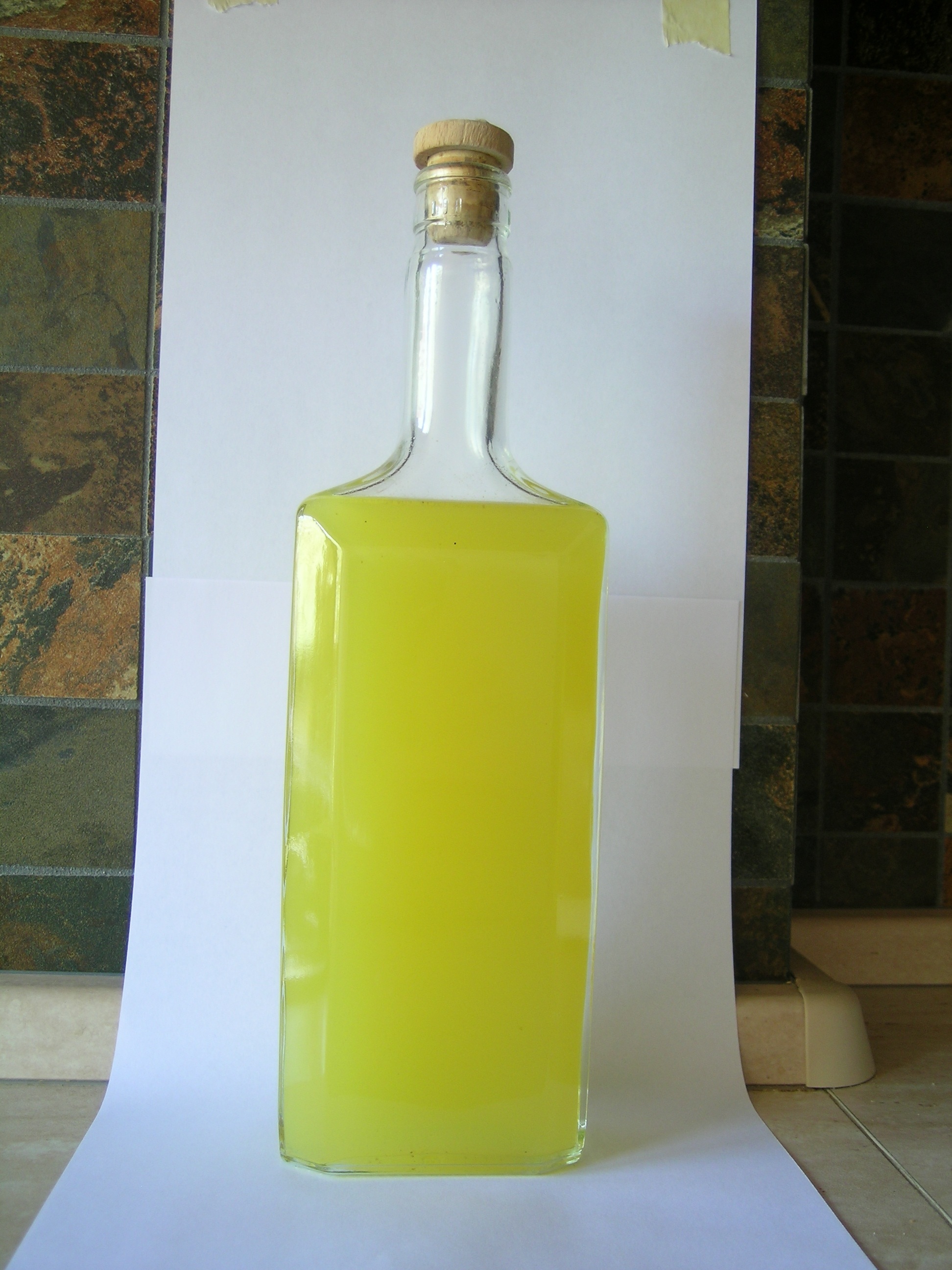 http://www.foodmakers.it/wp-content/uploads/2018/06/Homemade_limoncello_original.jpg