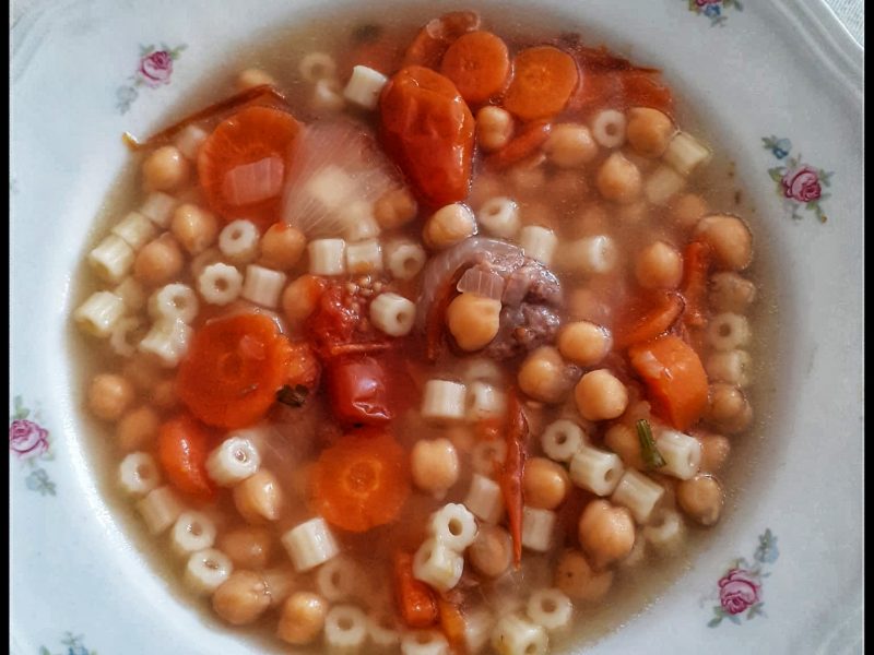 piedini-di-maiale-con-pasta-e-ceci_Luciana-Ortu