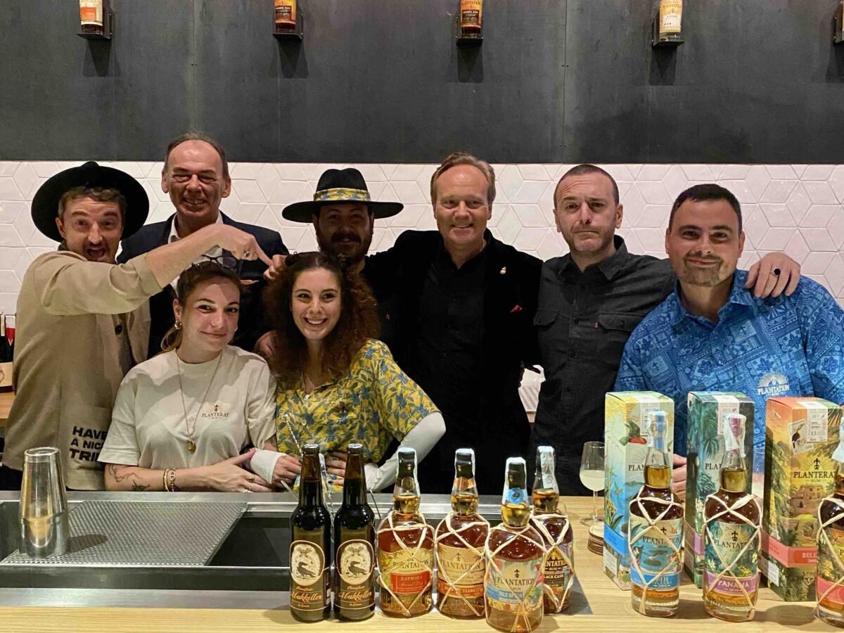 CHIARA BRAIONE de Il Lanificio di Salerno, LUCA GRIFI del Taxi Bar di Fermo salgono sul podio della prima edizione della BLENDING COMPETITION BY PLANTERAY RUM